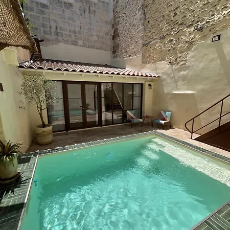 Pool * Vallabrègues