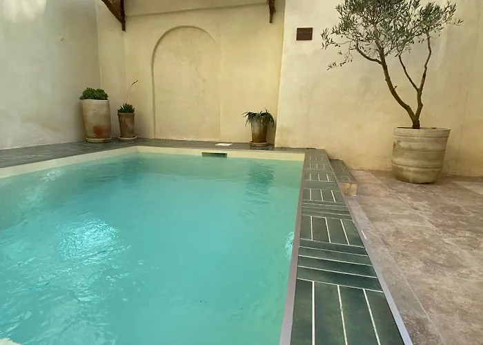 Pool Hébergement de vacances Vallabrègues
