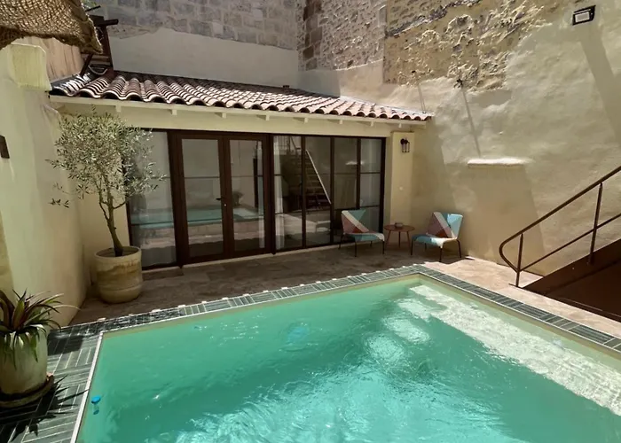 Pool * Vallabrègues