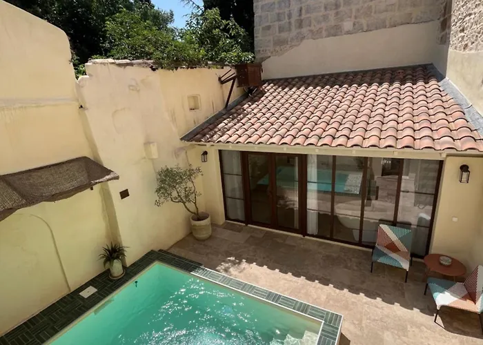 Pool * Vallabrègues